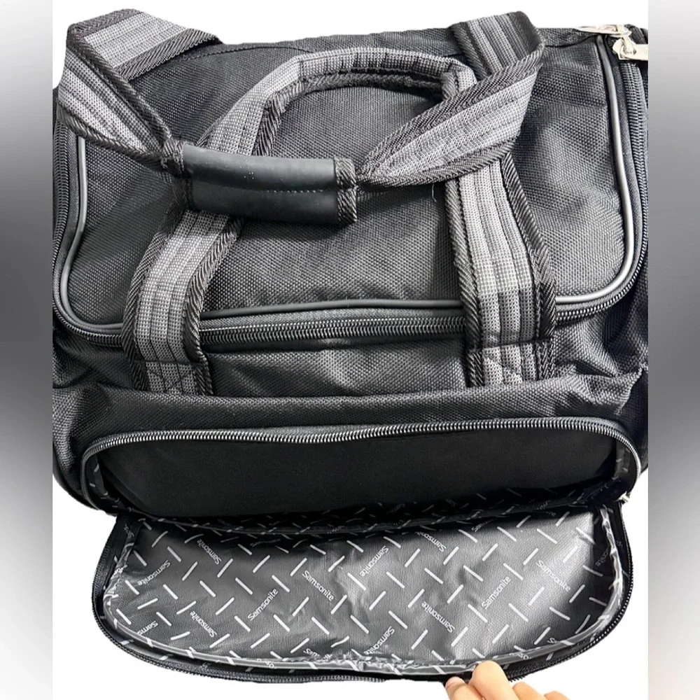 Samsonite Travel Duffle Bag Black Gym Weekender Carry On 19–22” EUC